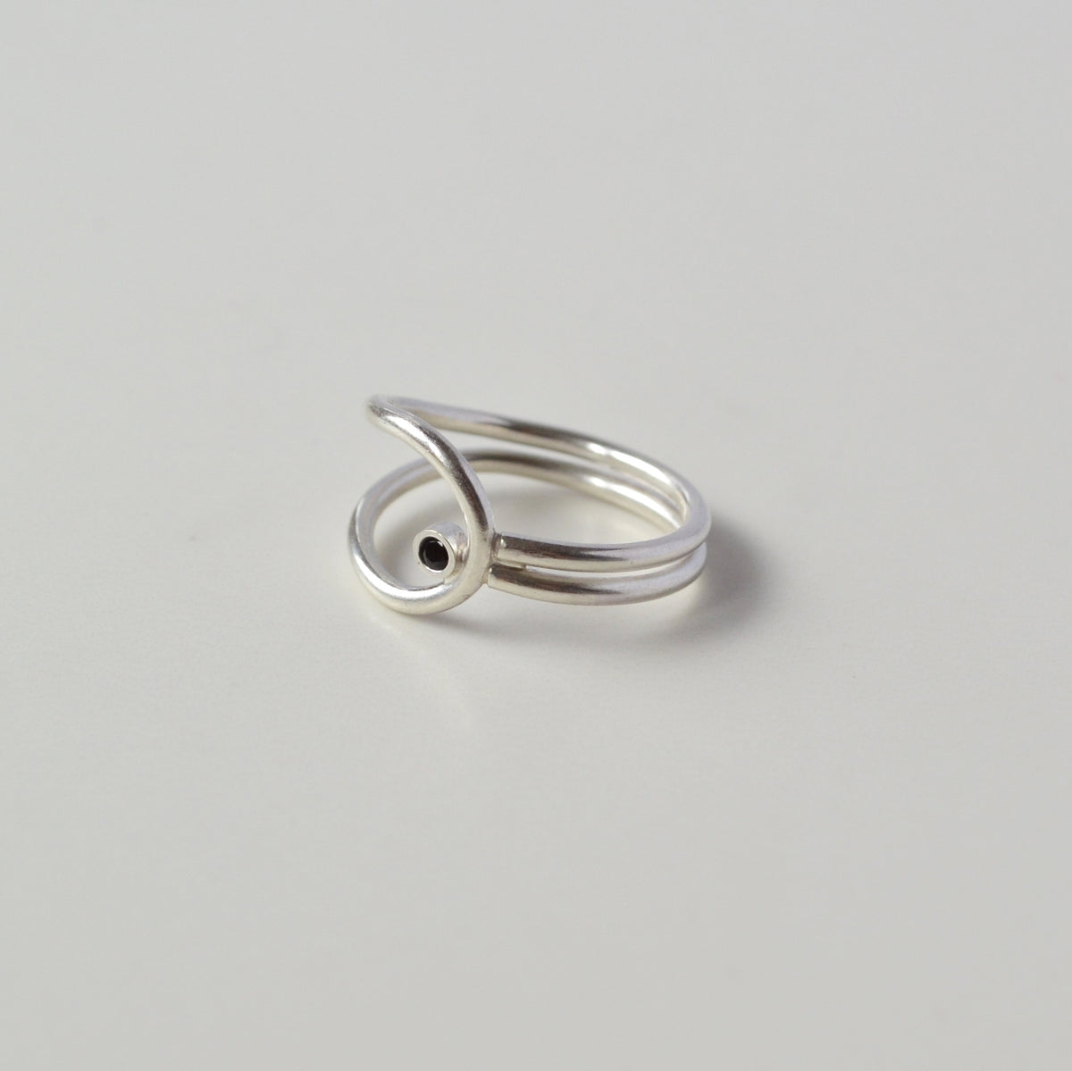 Lasso Ring in Black Spinel, Gold or Silver
