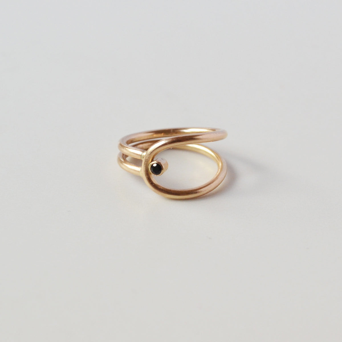Lasso Ring in Black Spinel, Gold or Silver